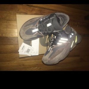 Yeezy 700
